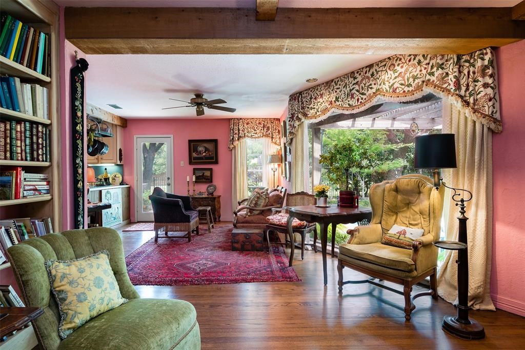 An expansive window to take in Greenway Parks' natural surroundings. 