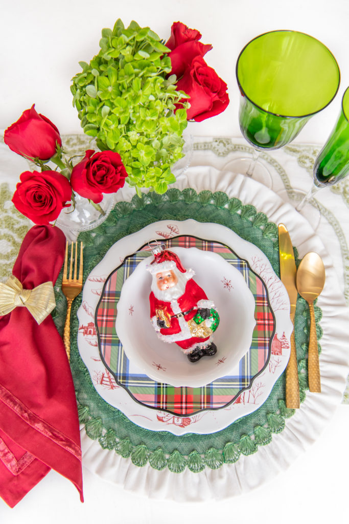 Bering's sets the perfect holiday scene with their festive tablescapes.