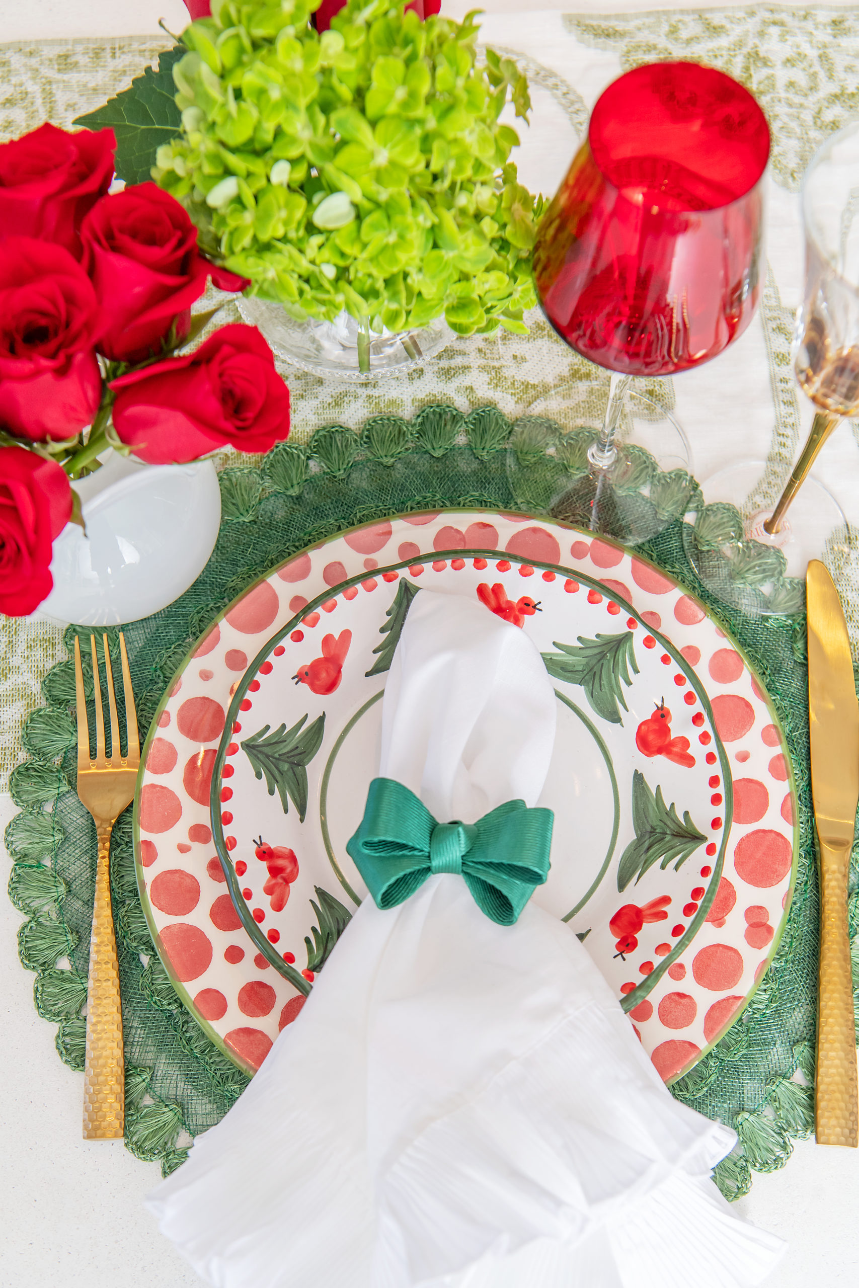 Bering's sets the perfect holiday scene with its festive tablescapes.