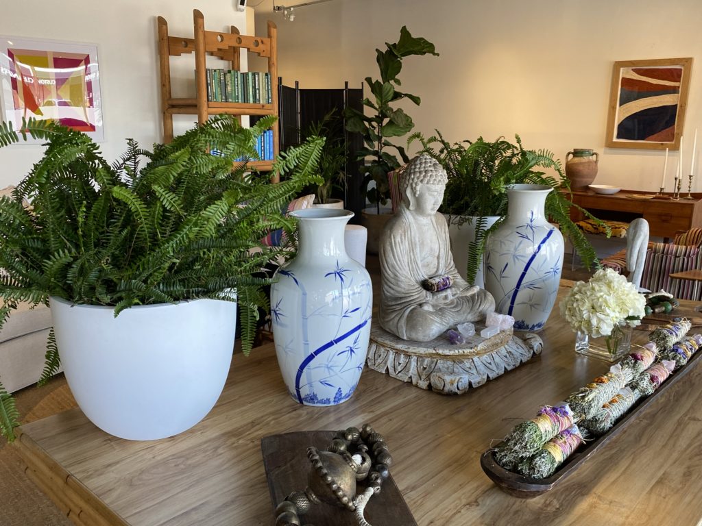 Accessories and fresh plants are part of the charm of Mary Patton's design motif.