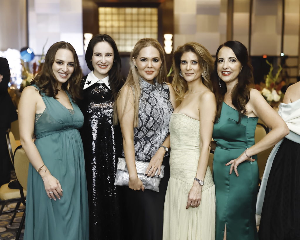 Friends with Silvia Salle, far right, at the Institute of Hispanic Culture 'Viva!' gala (Photo by Daniel Ortiz)