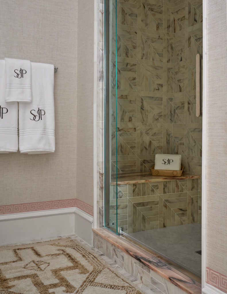 The powder bath adjacent to The Study by Shelley Johnstone Design feels cohesive, but with a fresh, modern spin. (Photo by Nathan Schroder)