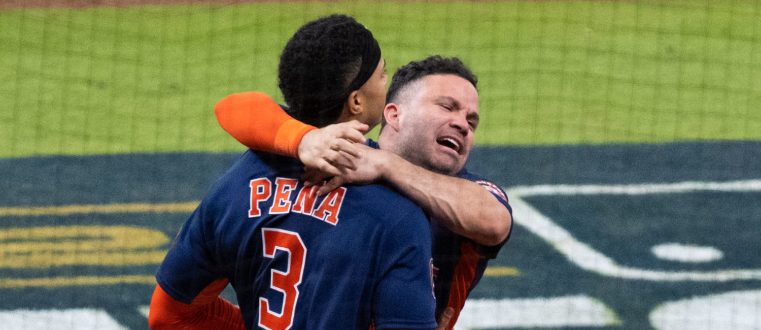 Jose Altuve loves Astros rookie shortstop Jeremy Peña too. Photo by F. Carter Smith)