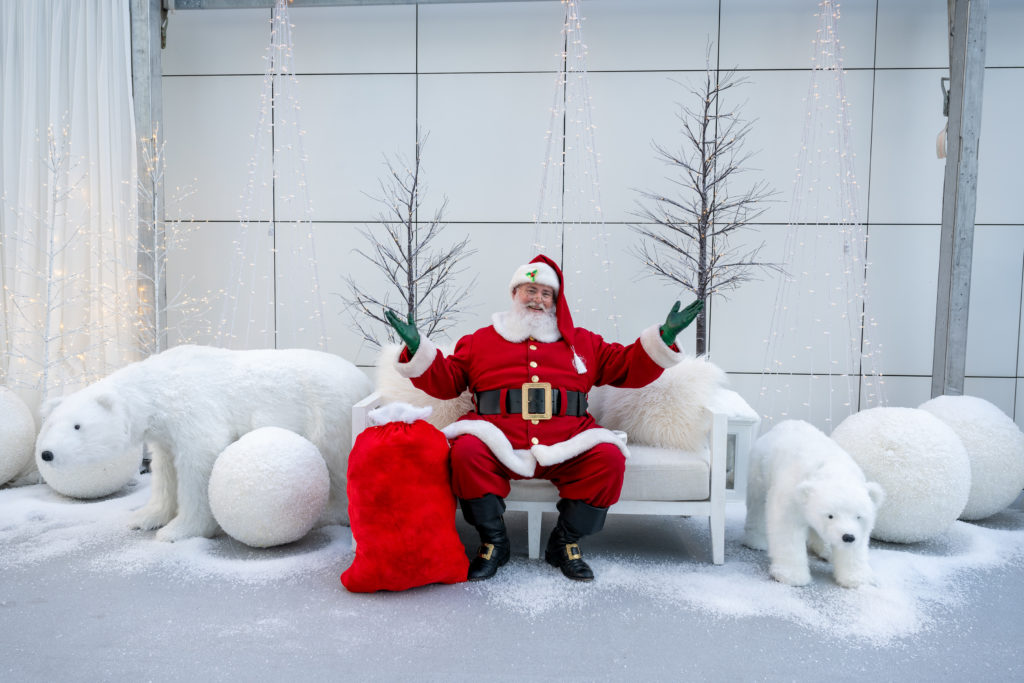 Christmas came early. (Photo by Bruno, Snap the Picture)