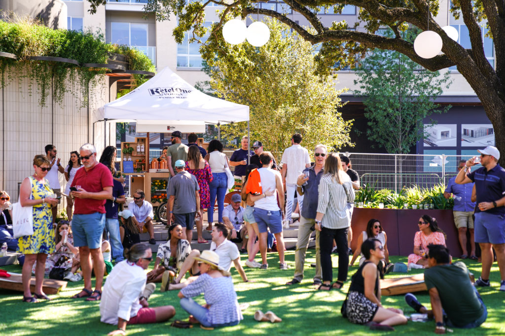 Autry Park on Allen Parkway was buzzing with more than 1,300 participants in the Chefs for Farmers event. (Photo by Robert Lerma)