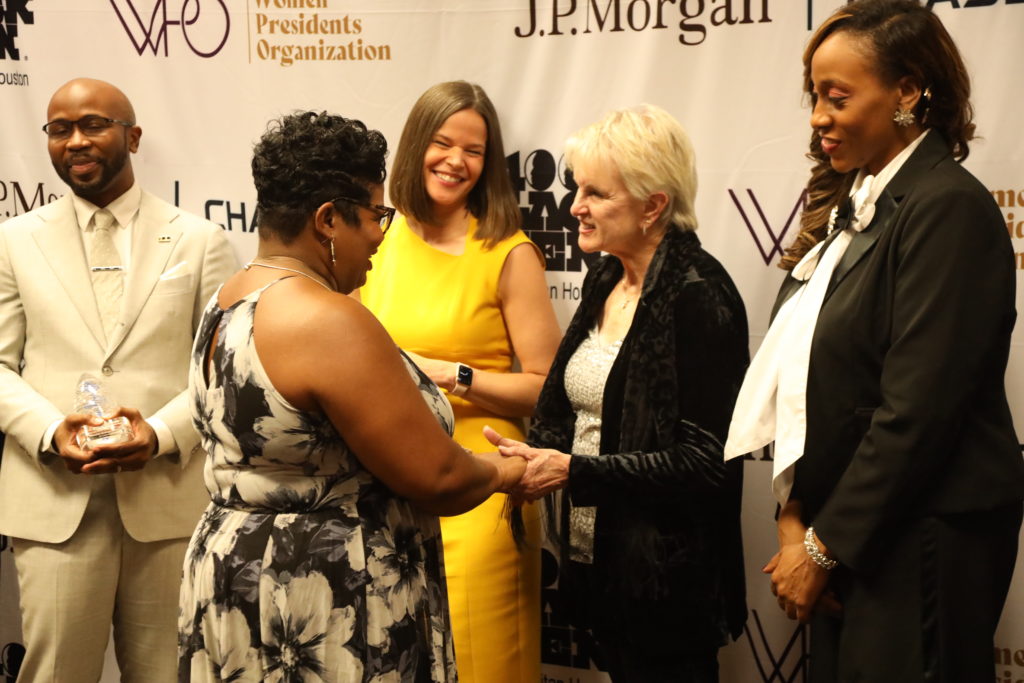 Dr. Justin Washington, Myoshia Boykin-Anderson, Camille Burns, Becky Robbins, Danielle Davis at the Women of Color Achievement Awards Houston (Photo by Arion Smith)