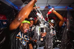 Astros beat Mariners 18 innings celebration