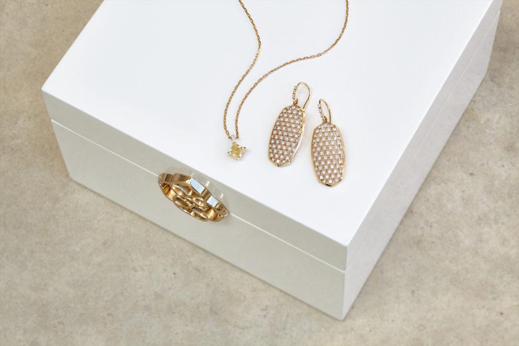 Kendra scott limited edition earrings deals