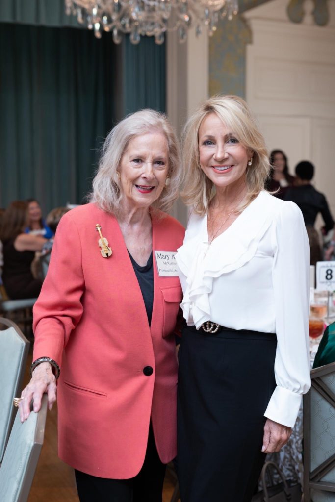 Mary Ann McKeithan, Leslie Siller at the Junior League of Houston for the Houston Symphony League fall membership luncheon. (Photo by Daniel Ortiz)