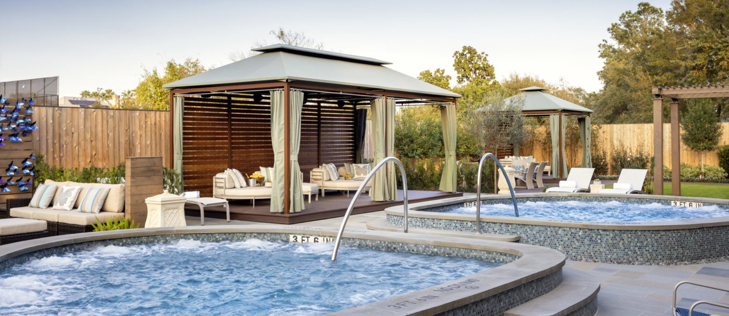 The designers of The Houstonian’s improved Trellis Spa focused on bringing new bathing therapies out-of-doors in the new hot and cold soaking pools. (Courtesy of The Houstonian Hotel, Club and Spa)