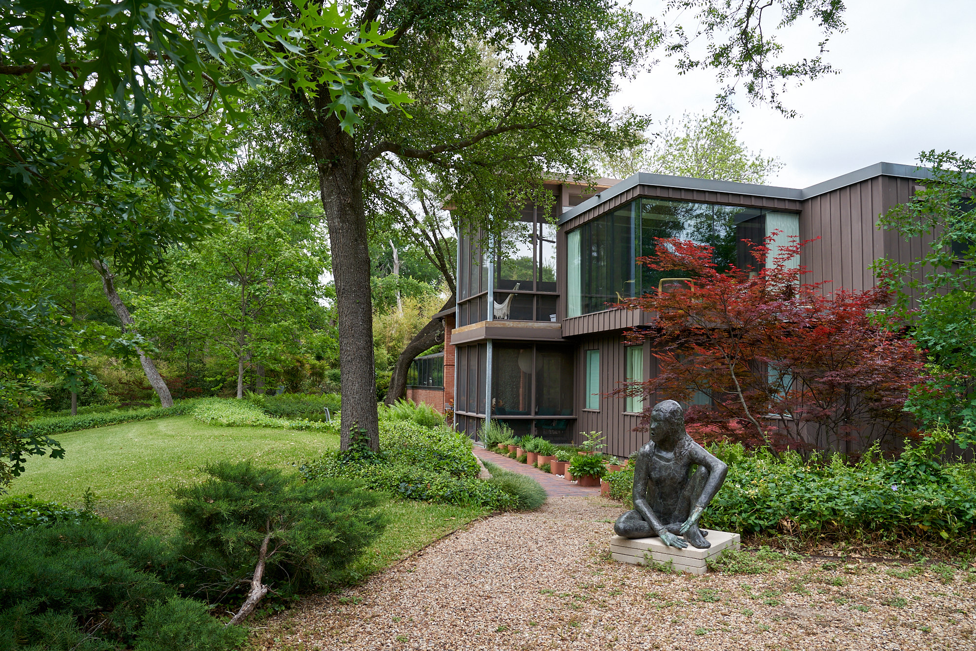 Inside Valley House, a Modern Gallery and Beloved Family Home