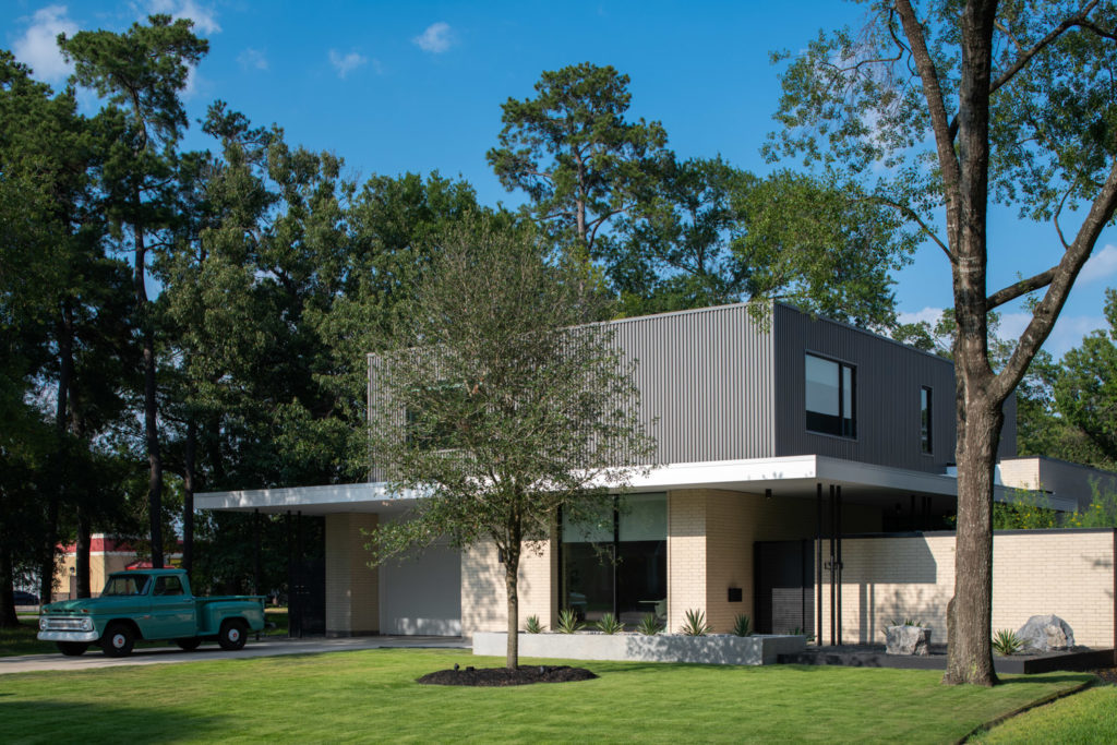 studioMET architects: graftHAUS, 1334 Glourie Drive (Photo by Luis Ayala)