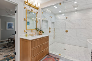 104 Crestwood – Main bath with a modern dual shower and tub wet area.