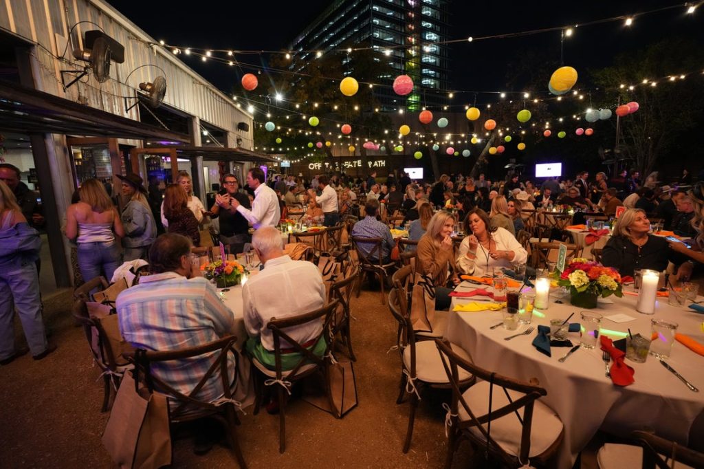 Party ready crowd at the Farrah Fawcett Foundation Fiesta fundraiser (Photo by Getty Images)