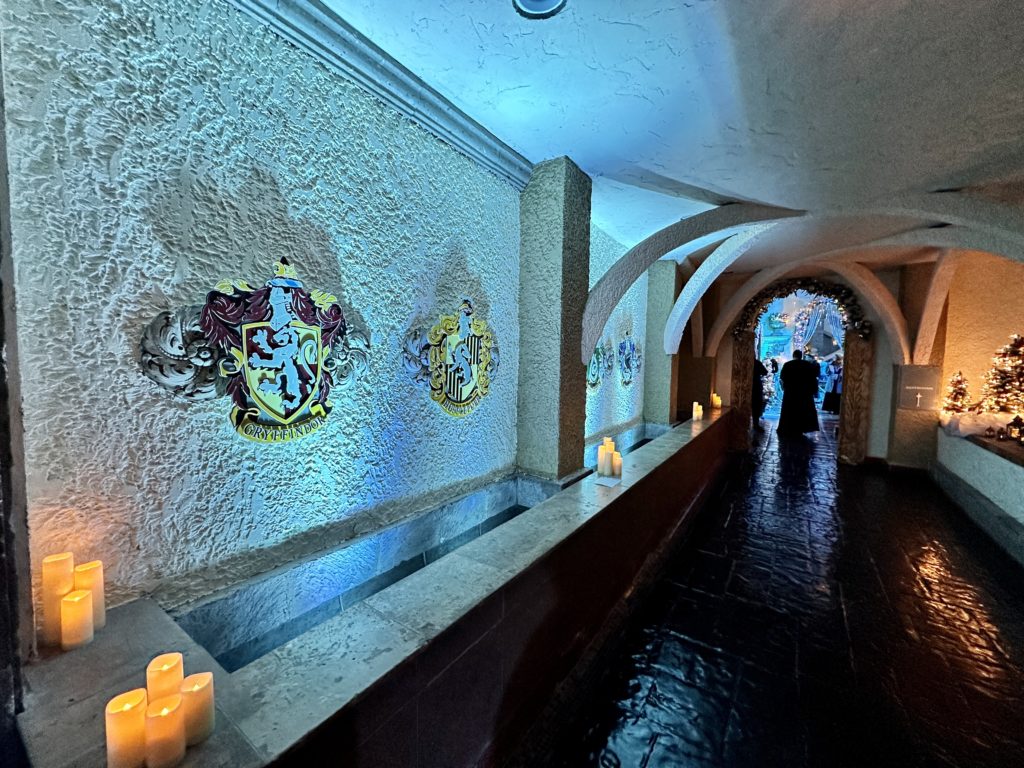 Hufflepuff, Slytherin, Gryffindor and Ravenclaw are represented throughout the Harry Potter Yule Ball.
