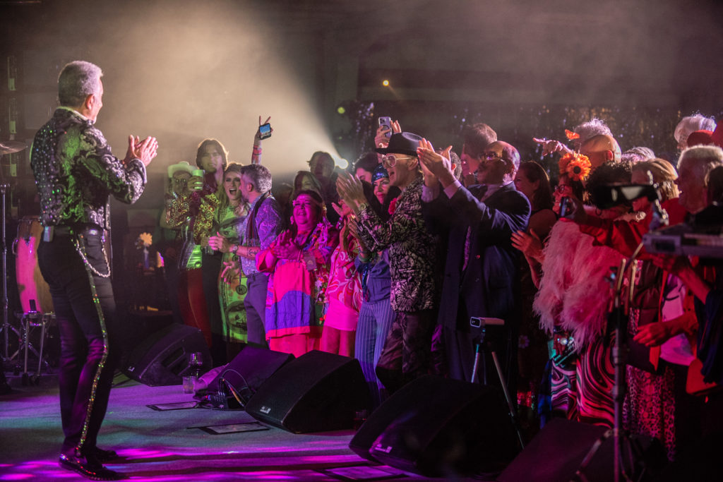 The Commodores and crowd at Orange Show Gala (Photo by David DeHoyos)
