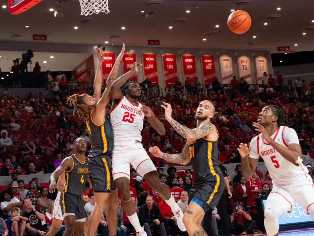 UH forward Jarace Walker puts himself in the center of the action. (Photo by F. Carter Smith)
