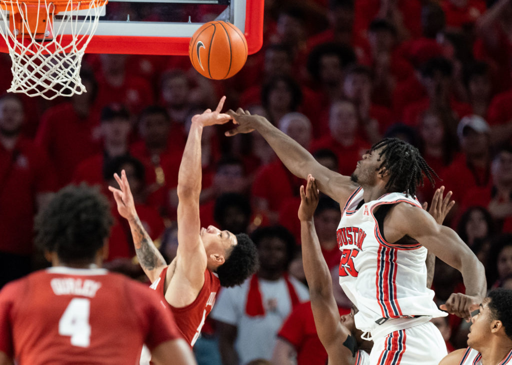 UH's Jarace Walker certainly knew how to alter shots. (Photo by F. Carter Smith)