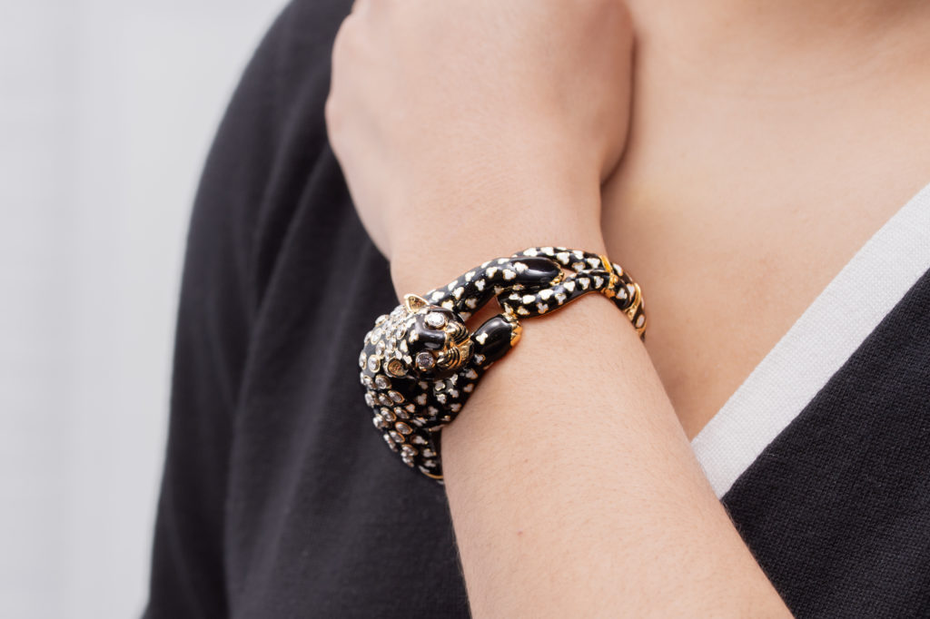 Iconic estate David Webb leopard bangle bracelet with diamond spots