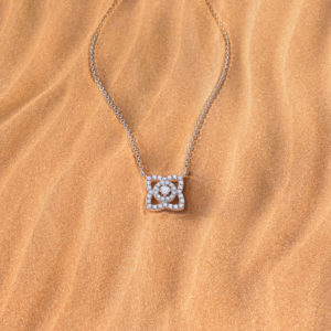 De Beers Lotus Pendant Lupita Nyong’o