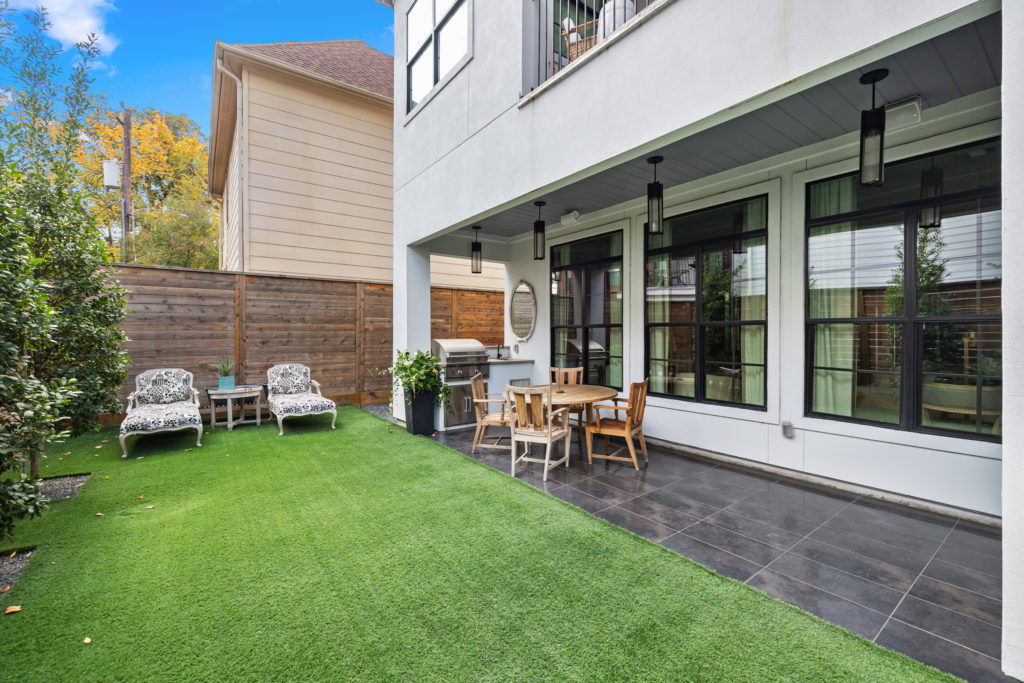 The covered patio and summer kitchen at 1919 Elmen St. in Houston. (Photo by JG Photography)
