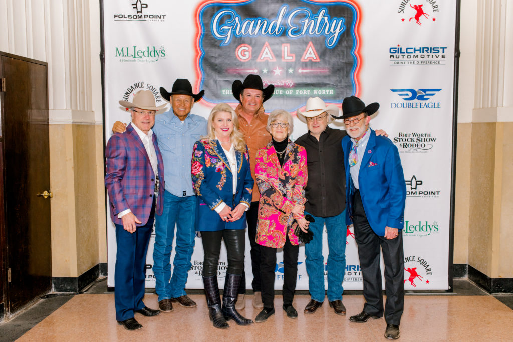 Honorary Chairs Martha and Wilson Franklin and Susann Larson and John Ripps with Neal McCoy, Tracy Byrd and Mark Chesnutt. Photo by Canon Elizabeth Photography