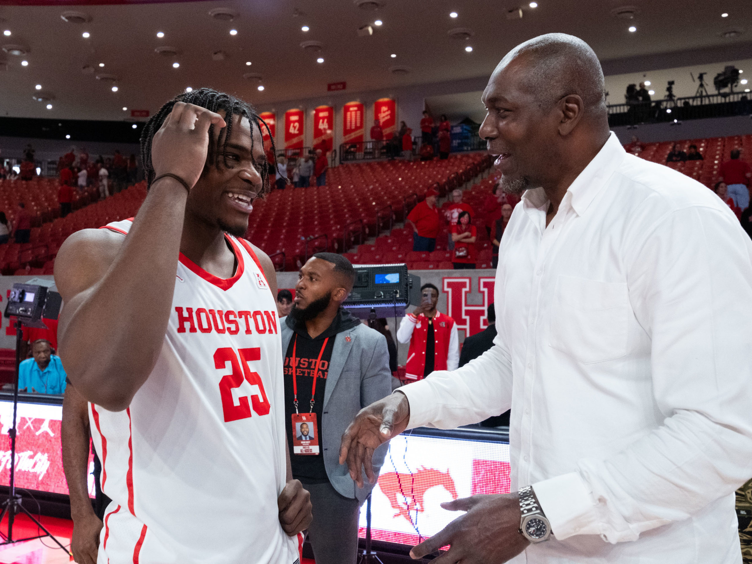 The University of Houston Cougars beat the University of Central Florida Knights with a 71-65 victory at Fertitta Center