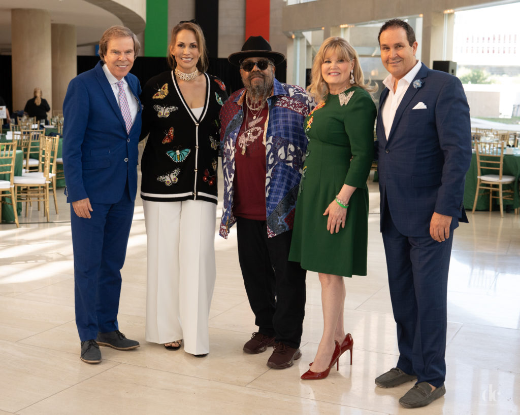 Scott Murray, emcee; Dr. Carla Russo, Luncheon Co-Chair; Sir Earl Toon, featured singer; Regina Bruce, Luncheon Co-Chair; David Andrews (Photo by Danny Campbell, Thomas Garza, Rob Wythe/Wythe Portrait Studio)