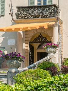 Passalacqua-3 – Staircase and entrance doors © Ricky Monti