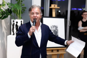 Robert McClain led the bidding action at the Leslie's Legacy cocktail at McClain Gallery. (Photo by Johnny Than)