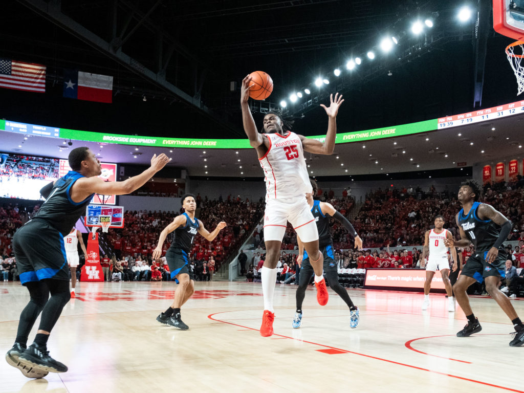University of Houston super freshman Jarace Walker certainly tends to draw a crowd. (Photo by F. Carter Smith)