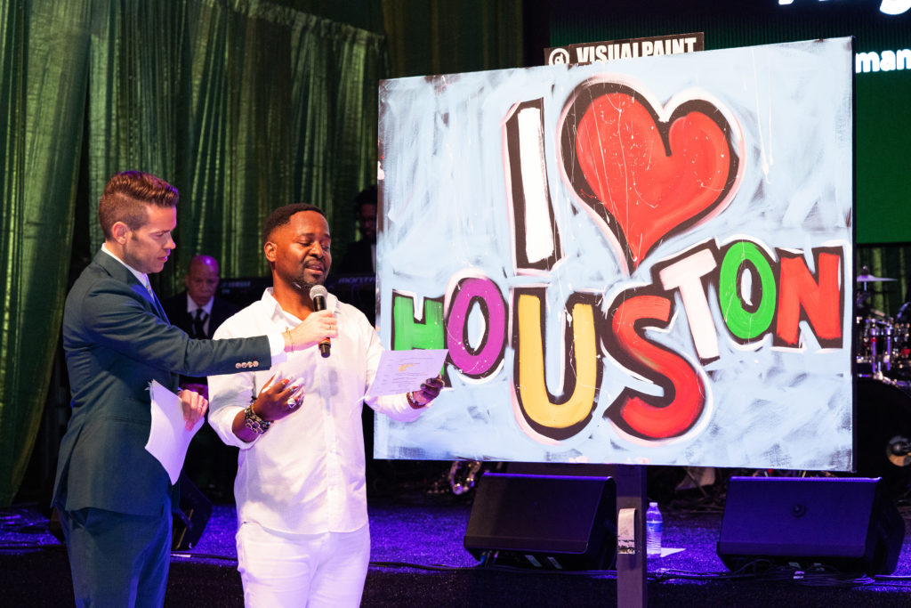 Emcee Derrick Shore, artist Ange Hillz at the Gala on the Green benefiting Discovery Green. (Photo by Lawrence Elizabeth Knox)
