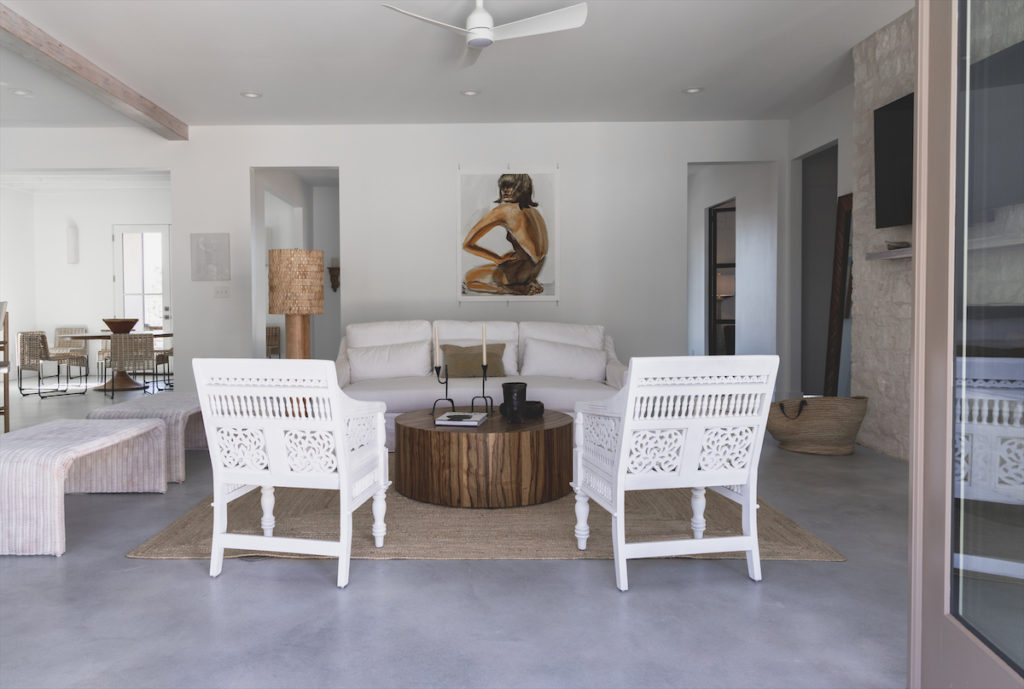 Another view of the living area. 