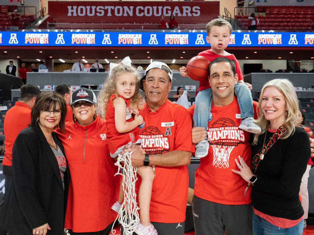 It's fun to win big — and cut down nets often. But it's even more fun to be able to enjoy it with your entire family. Here, the Sampsons do.  (Photo by F. Carter Smith)