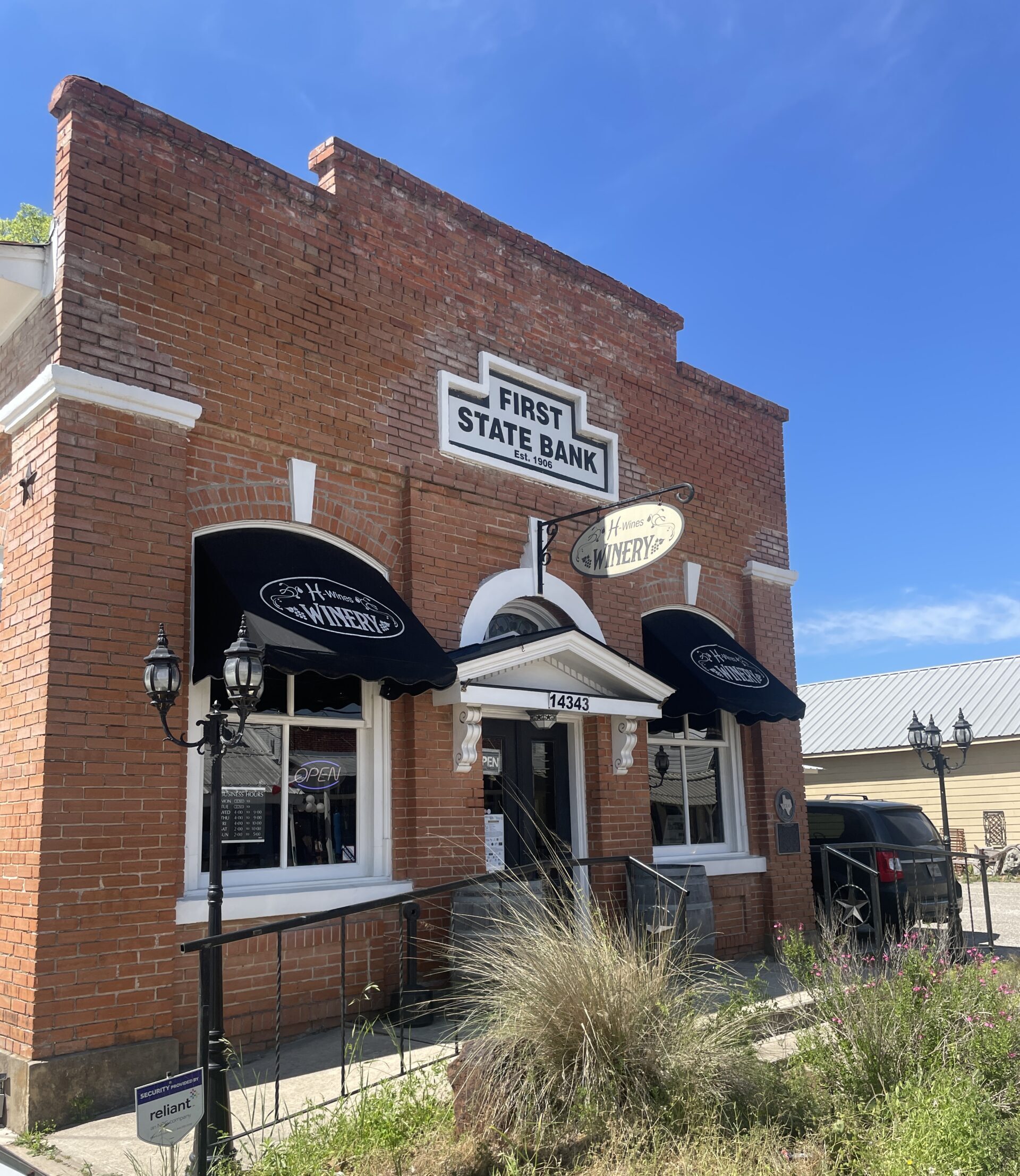 H-Wines Winery is housed inside the historical First State Bank building, which was a bank from 1906 to 1934. The vault now serves as the wine cellar.