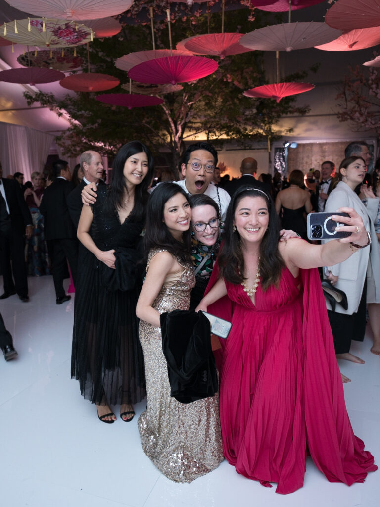 Guests at Asia Society Texas’ Tiger Ball celebrating the beauty and elegance of Japan, honoring Kathy and Glen Gondo.  (Photo by Daniel Ortiz)