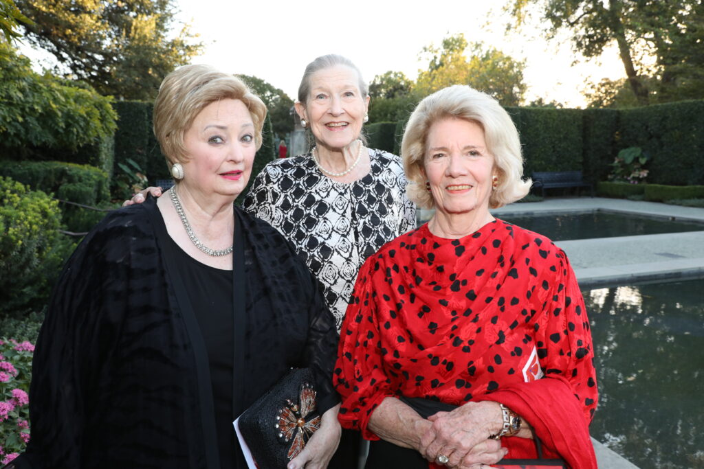 Mary Brinegar, President and CEO of the Dallas Arboretum; Patricia Cowlishaw, Emilynn Wilson (Photo by Danny Campbell and Rob Wythe/Wythe Portrait Studio)