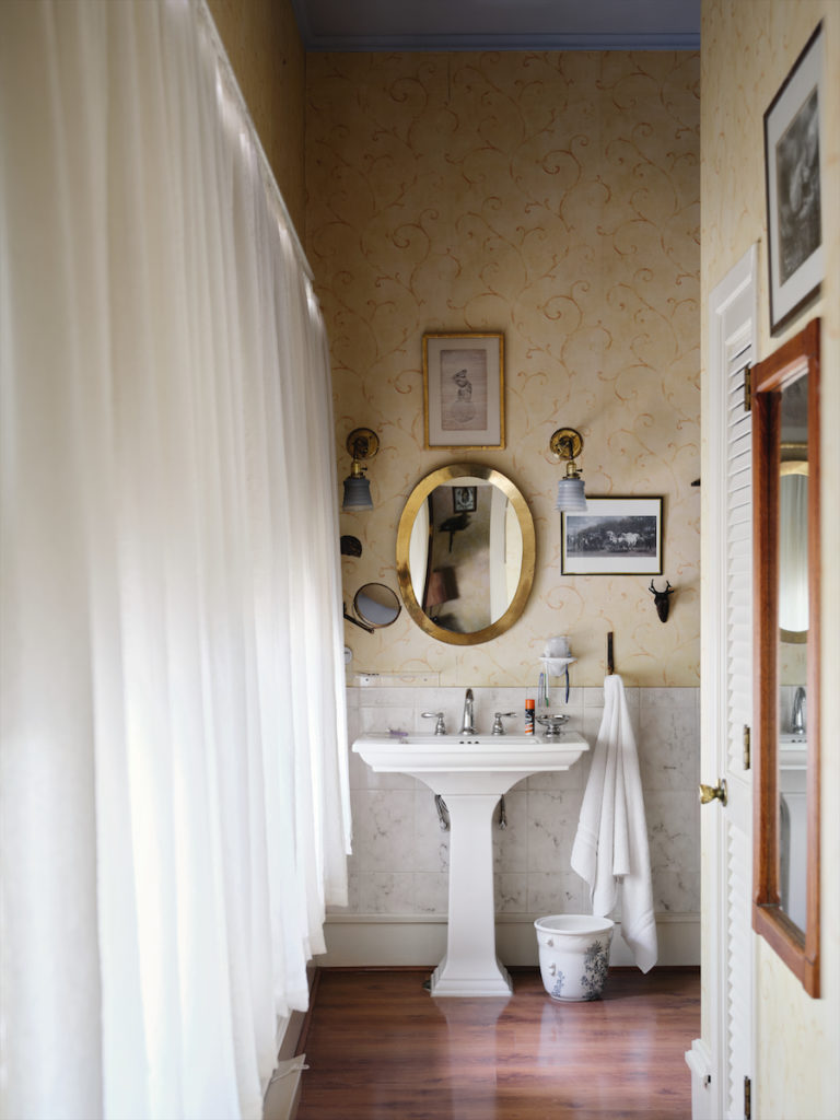 A simple, charming bathroom updated in the ‘80s.
 (Photo by Lisa Petrole)