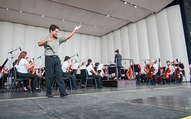 A music instructor for the engages a class as part of the Cynthia Woods Mitchell Pavilion Art Education programs . The Pavilion offers several arts education opportunities. Courtesy the Cynthia Woods Mitchell Pavilion