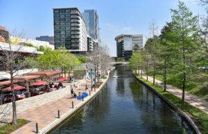 Waterway Square in The Woodlands brings a nice outdoor view along with interesting stores, restaurants and more.
