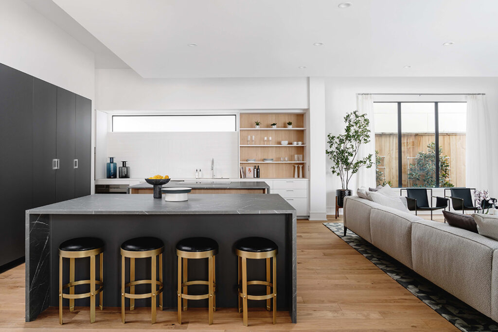 To create this contrasted kitchen design, the CASA Design team used the Cesar Maxima 2.2 cabinets in Brina and Vulcano with Rovere Nordico wood and Black Marquina porcelain. (Photo by Chase Daniel)