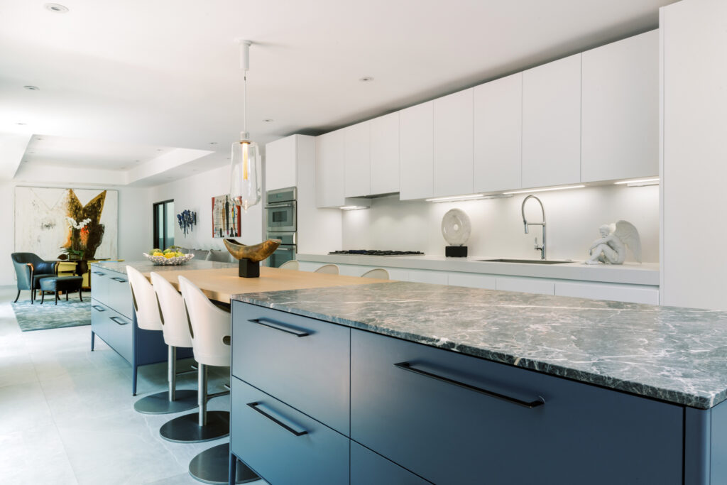 A two-tone design was designed with the Cesar Unit Island in Blu Avio topped with Grey Saint Laurent marble and Maxima 2.2 cabinets in Silk Lacquer White. (Photo by Divya Pande)