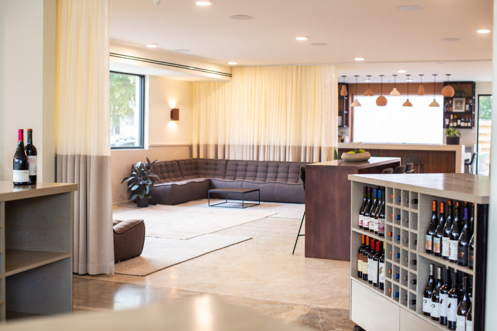 The Austin-based interior design firm, Dick Clark and Associates fashioned the calm, neutral interiors. (Photo by Andrew Hemingway)