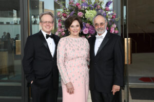 John Mangum with Chairs Bobbie Nau and Bob Weiner; Photo by Priscilla Dickson