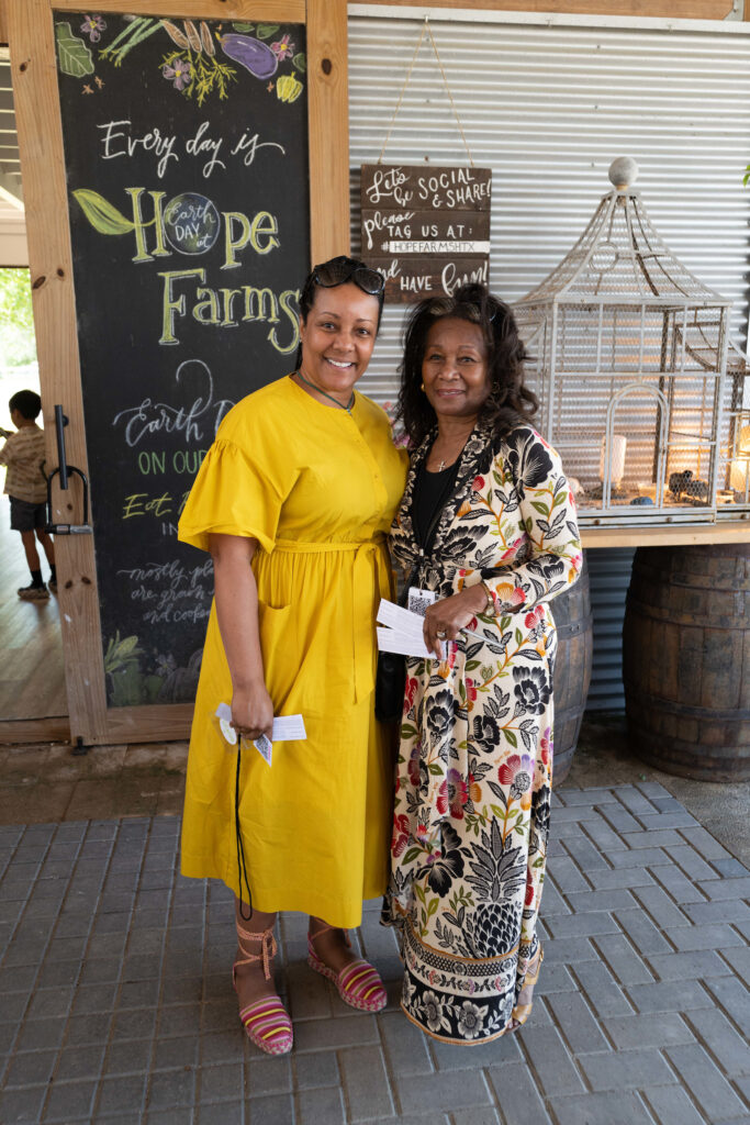 Shelly Spann and her mother at the Recipe for Success Fashion in the Fields fundraiser. (Photo by Daniel Ortiz)