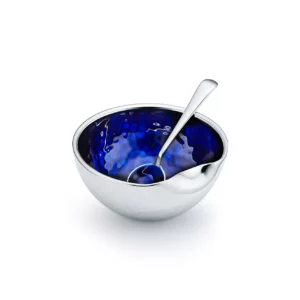 Wedding – A precious gift with a modern twist, in the Elsa Peretti thumbprint bowl at Tiffany and Co