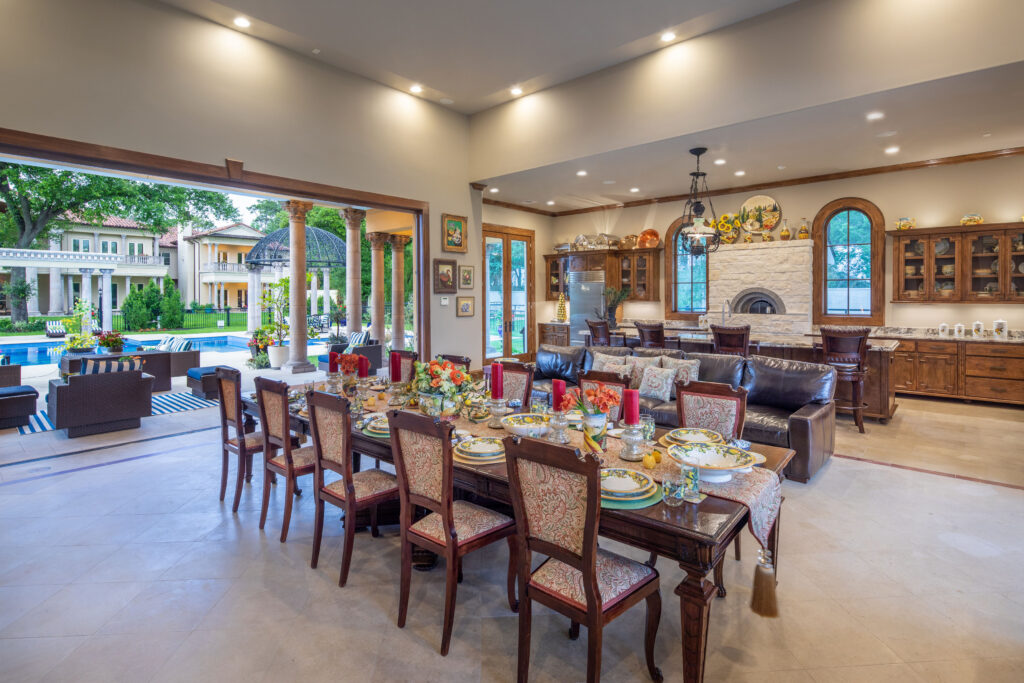 The pool pavilion The pool pavilion at 6 West Rivercrest in Briar Forest can host large dinner parties