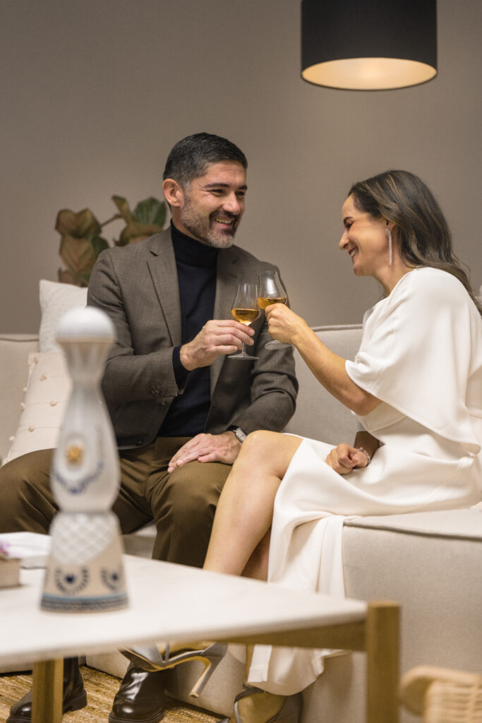Giving Clase Azul is the gift of Mexican culture, magic, artistry, flavor and tequila.