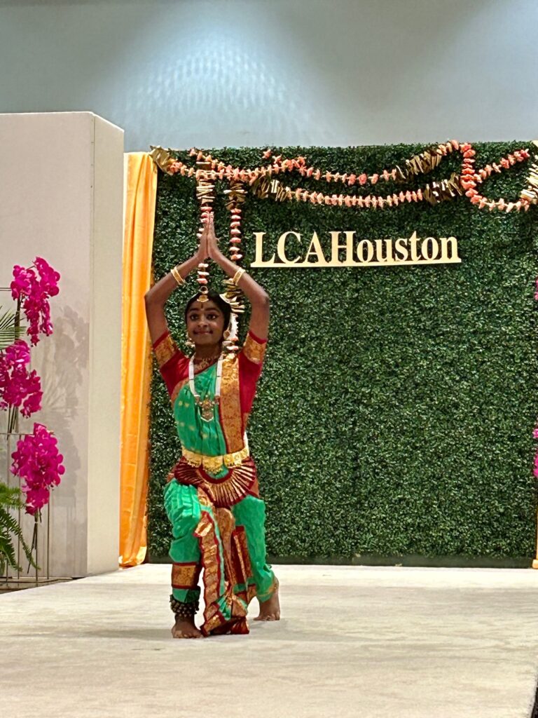 Indian classical dancer at the International Mothers Day 10th anniversary celebration (Photo by Quy Tran)
