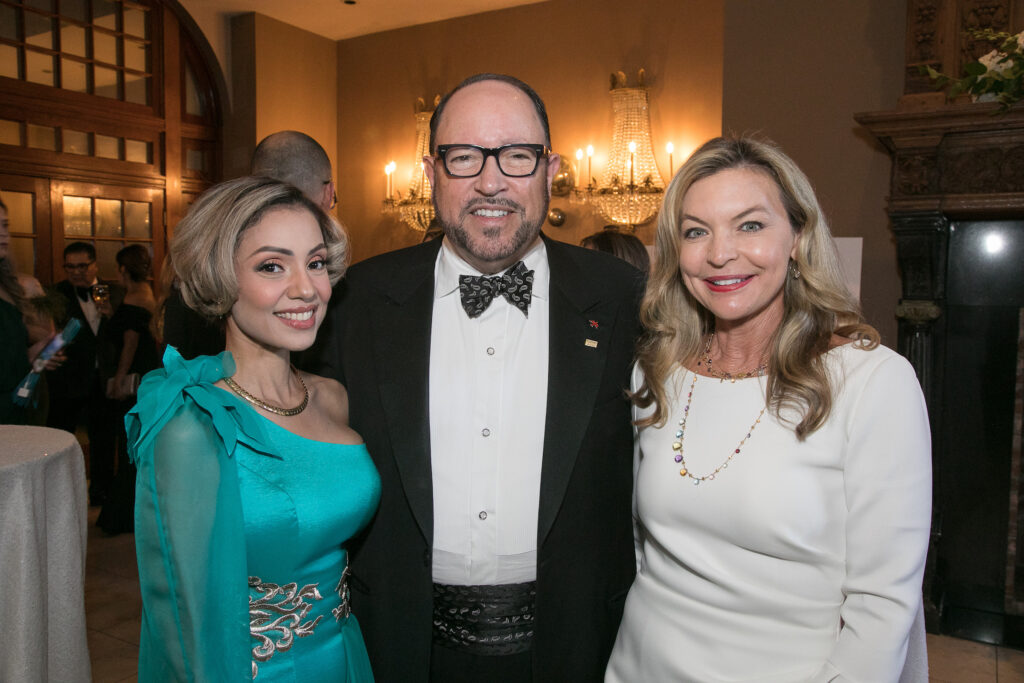 Nicole Pope, Bob Unanue, Gabby Baptista at the KNOWAutism 10th anniversary gala (Photo by Larry Fagala)